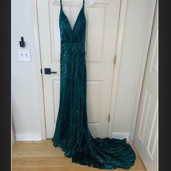 PORTIA & SCARLETT GLISTEN GOWN - PROM - Picture 4 of 7